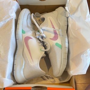NIB Nike Women’s flex experience rn 10-6